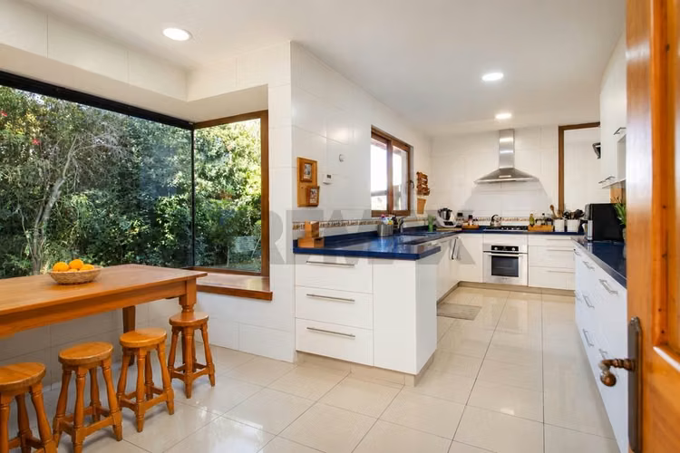 Venta casa en las pircas de chicureo 5 d-4 b + ss