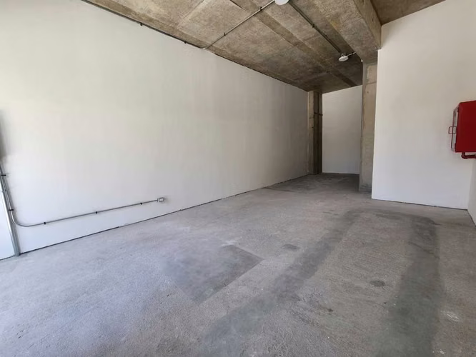 Amplio Local Comercial en Sector Céntrico (170929)