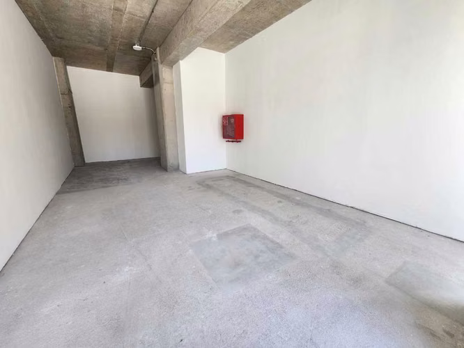 Amplio Local Comercial en Sector Céntrico (170929)