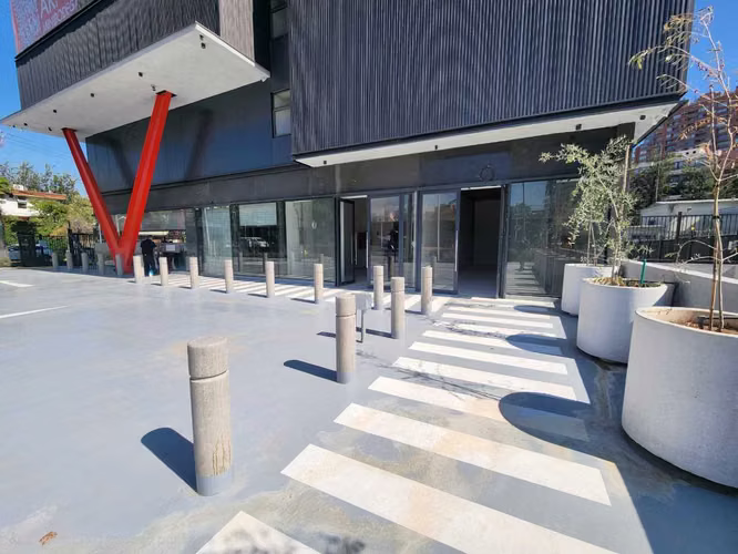 Amplio Local Comercial en Sector Céntrico (170927)