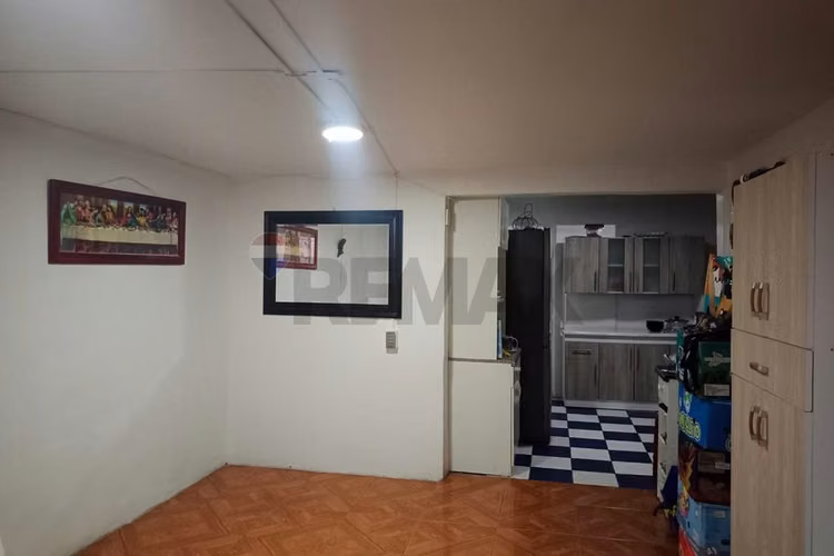 3 dormitorios, 2 baños, excelente conectividad.
