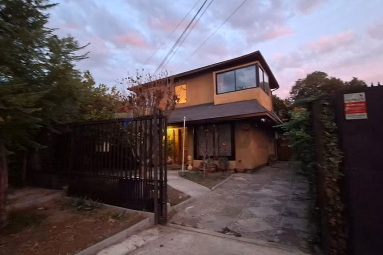 Se vende casa 4d / 2b roberto guzman las condes