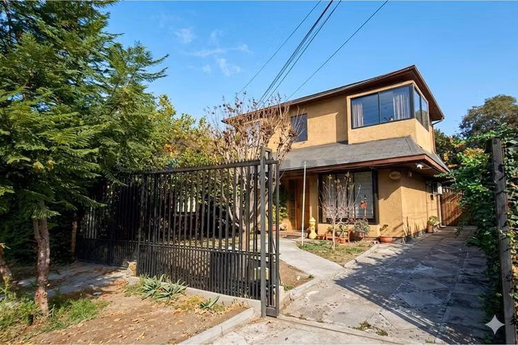 Se vende casa 4d / 2b roberto guzman las condes