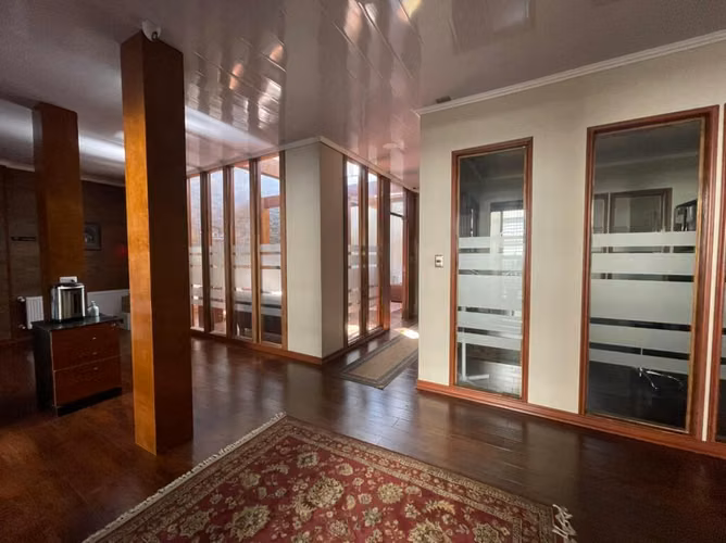 SE VENDE RENOVADO  EDIFICIO DE OFICINAS (170916)