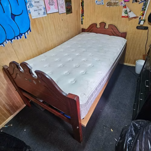 Cama plaza y media.