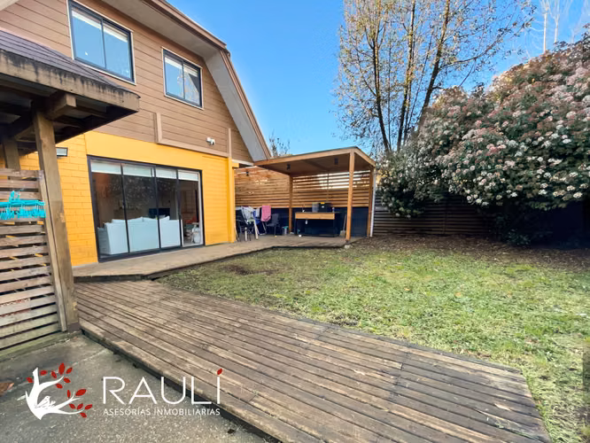 Se vende moderna casa de 2 pisos - barrio el Bosque, Valdivia
