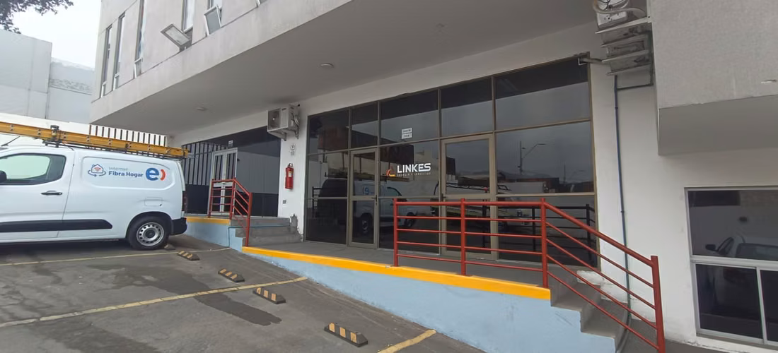 ARRIENDO DE LOCAL COMERCIAL / OFICINA / TRATO DIRECTO