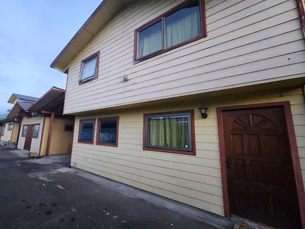 Coyhaique, arriendo. Amplia y en complejo habitacional. 5 minutos de la plaza