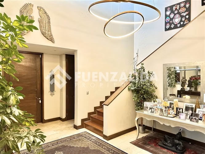 Gran Casa Familiar en Venta de 6D-8B Nogales de La Dehesa