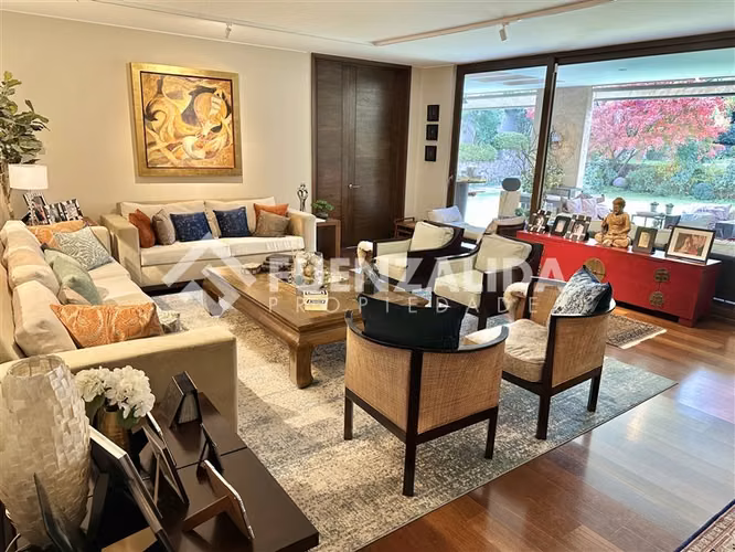 Gran Casa Familiar en Venta de 6D-8B Nogales de La Dehesa