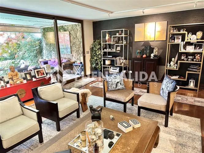 Gran Casa Familiar en Venta de 6D-8B Nogales de La Dehesa