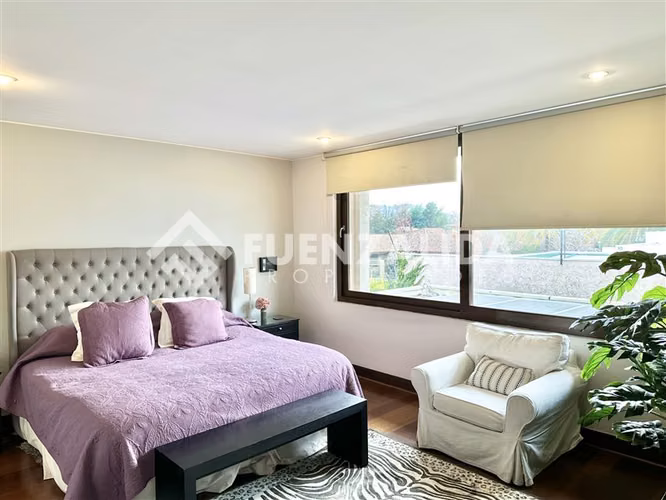 Gran Casa Familiar en Venta de 6D-8B Nogales de La Dehesa