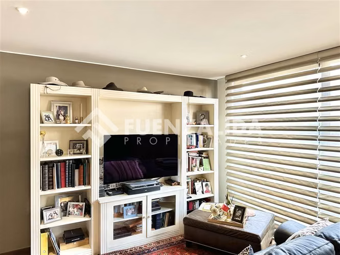 Gran Casa Familiar en Venta de 6D-8B Nogales de La Dehesa