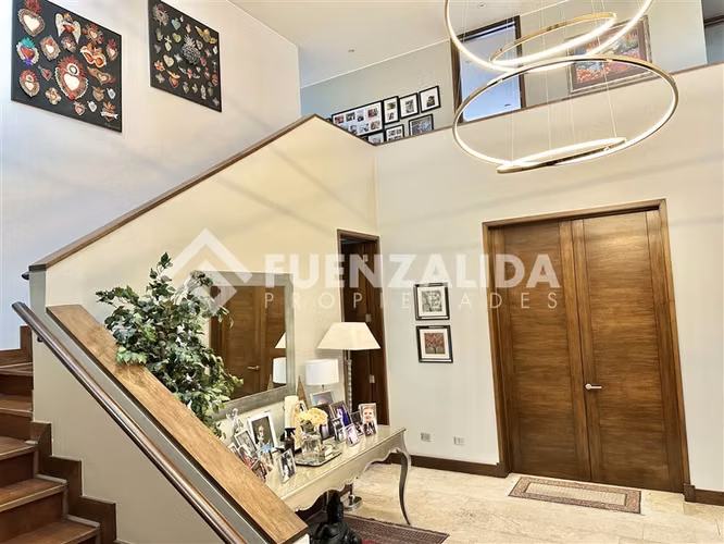 Gran Casa Familiar en Venta de 6D-8B Nogales de La Dehesa