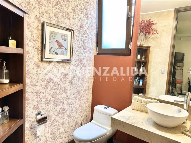 Gran Casa Familiar en Venta de 6D-8B Nogales de La Dehesa