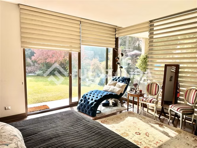 Gran Casa Familiar en Venta de 6D-8B Nogales de La Dehesa