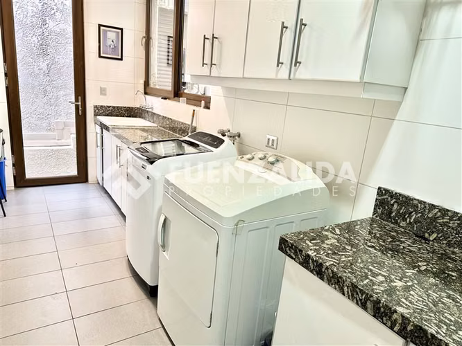 Gran Casa Familiar en Venta de 6D-8B Nogales de La Dehesa
