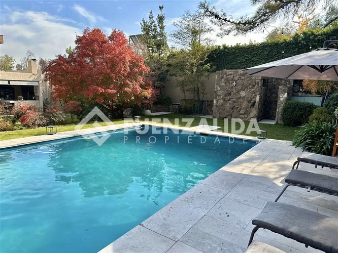 Gran Casa Familiar en Venta de 6D-8B Nogales de La Dehesa