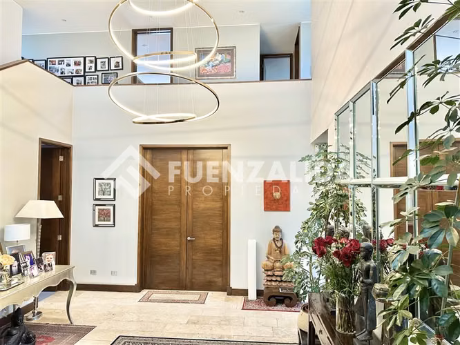 Gran Casa Familiar en Venta de 6D-8B Nogales de La Dehesa