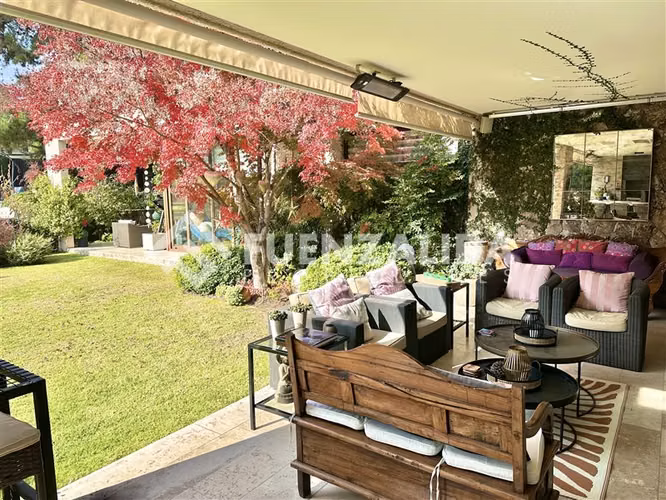 Gran Casa Familiar en Venta de 6D-8B Nogales de La Dehesa