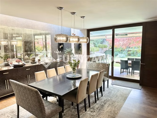 Gran Casa Familiar en Venta de 6D-8B Nogales de La Dehesa