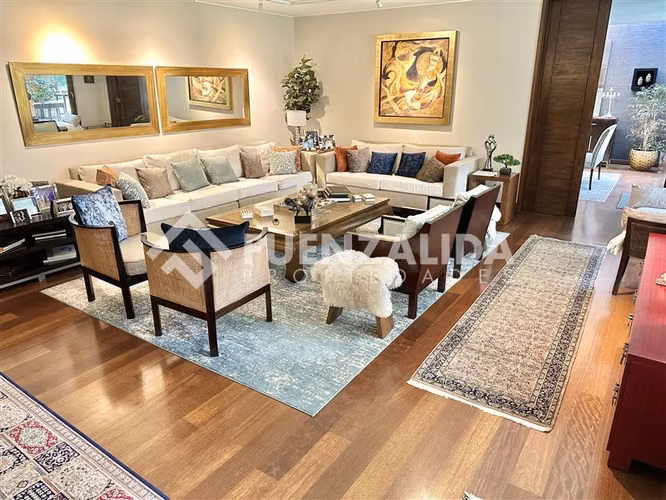 Gran Casa Familiar en Venta de 6D-8B Nogales de La Dehesa