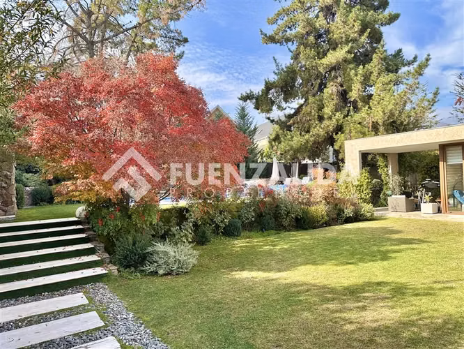 Gran Casa Familiar en Arriendo de 6D-8B Nogales de La Dehesa