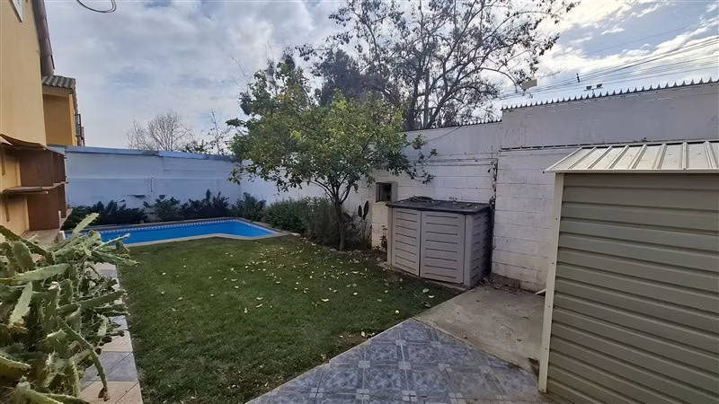 Casa en venta de 4 dorm. en Peñalolén
