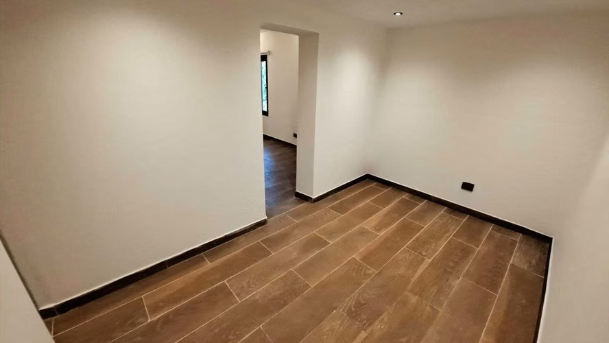 Remodelada y Amoblada, en Condominio (160168)