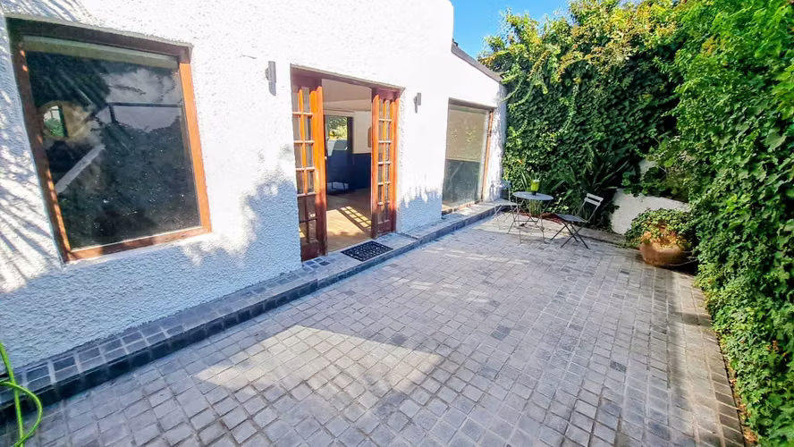 Remodelada y Amoblada, en Condominio (160168)
