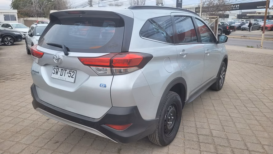 Toyota RUSH 1.5 MT FULL MECANICO 1.5 • 4x2 • Mecánica • 2023