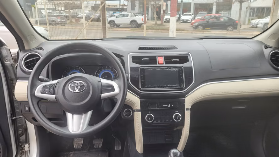 Toyota RUSH 1.5 MT FULL MECANICO 1.5 • 4x2 • Mecánica • 2023