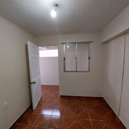 Se Vende Amplia Casa Familiar Con Terraza Y Estacionamiento