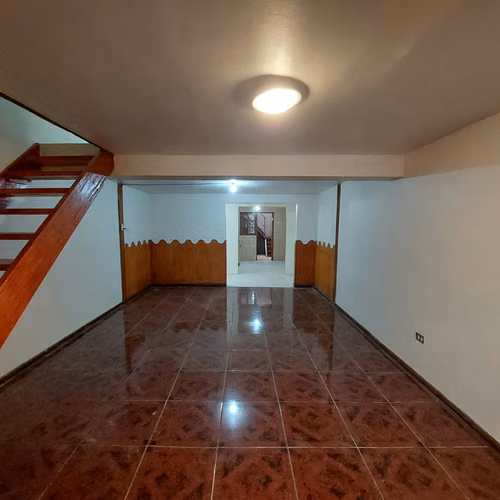 Se Vende Amplia Casa Familiar Con Terraza Y Estacionamiento