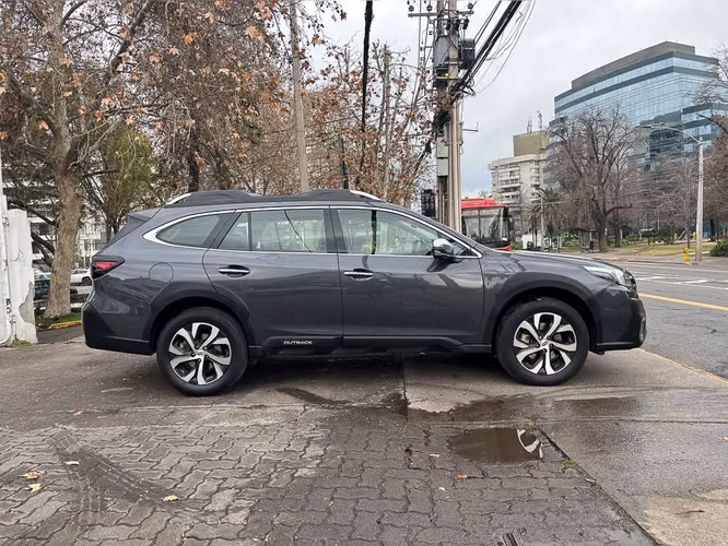 SUBARU OUTBACK 2022