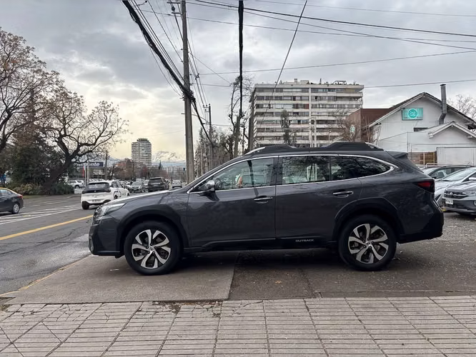 SUBARU OUTBACK 2022