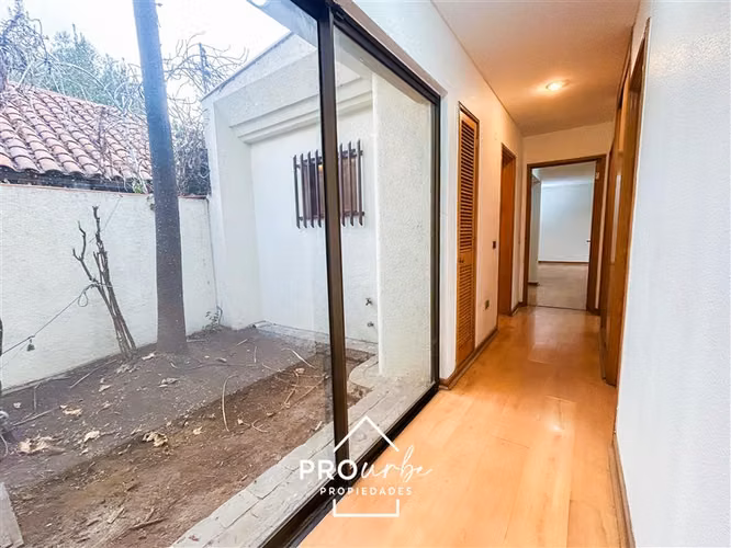 Casa en arriendo de 6 dorm. en Las Condes