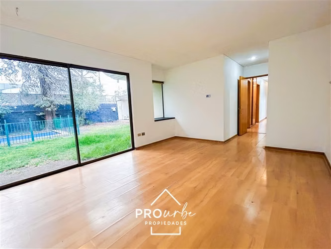 Casa en arriendo de 6 dorm. en Las Condes