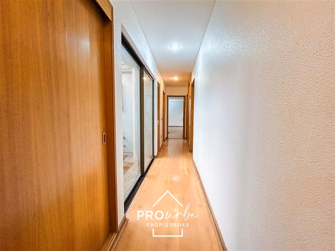 Casa en arriendo de 6 dorm. en Las Condes