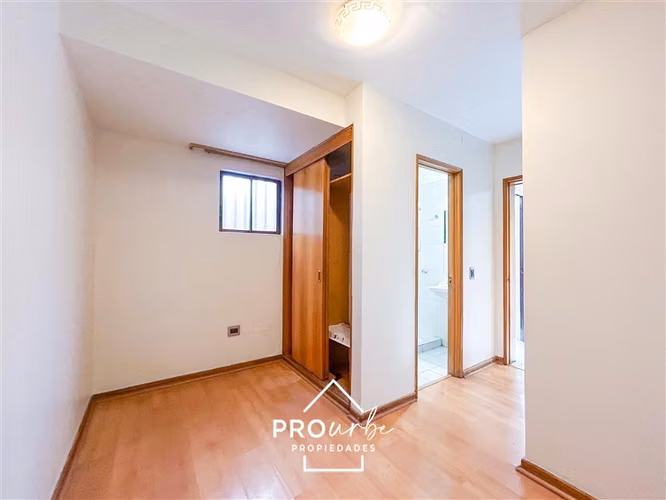 Casa en arriendo de 6 dorm. en Las Condes