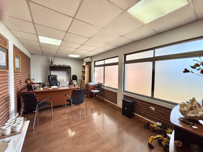 Espacio Ideal para Empresa con Casa en1.400m2 (171064)