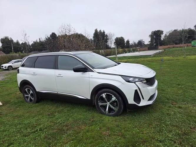 Se vende Peugeot 5008 GT 2023 Diésel Automático | 63.000 km
