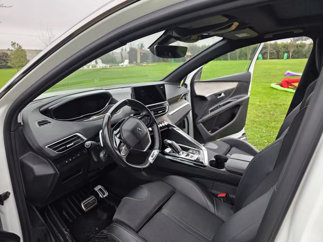 Se vende Peugeot 5008 GT 2023 Diésel Automático | 63.000 km