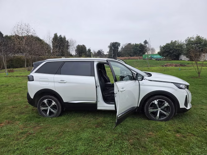 Se vende Peugeot 5008 GT 2023 Diésel Automático | 63.000 km