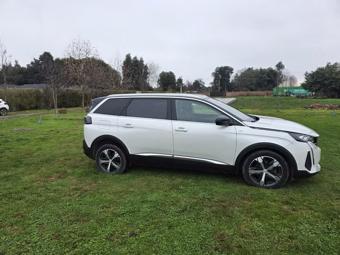 Se vende Peugeot 5008 GT 2023 Diésel Automático | 63.000 km