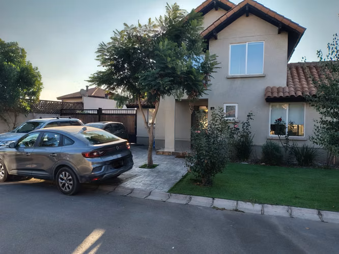 SE VENDE CASA REMODELADA EN LA LAGUNA DEL SOL