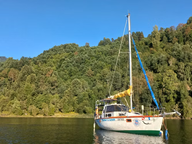 Promotora turismo para Yate Costero Lago Colbún