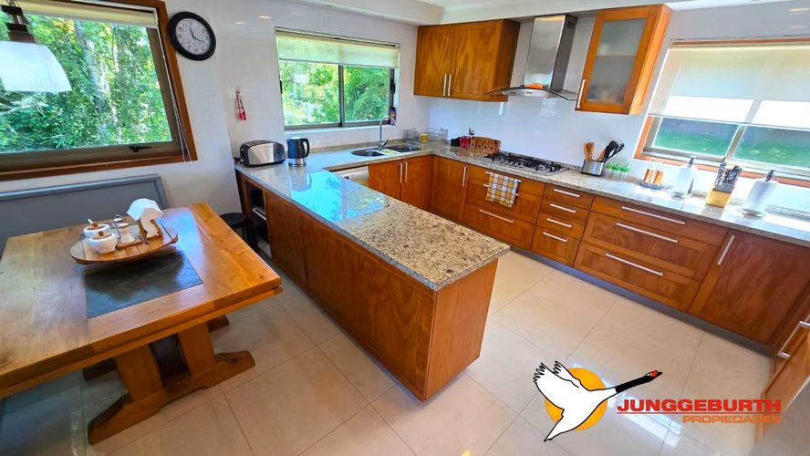 GRAN CASA DE LUJO EN CONDOMINIO DE VILLARRICA