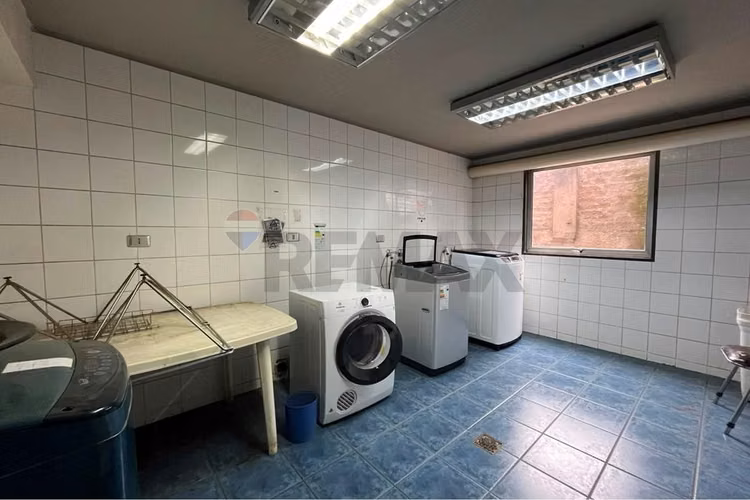 Se vende dpto con azotea (cerca mall)