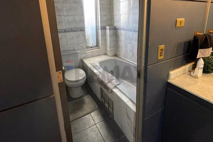 Se vende dpto con azotea (cerca mall)